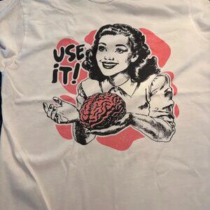 Unique Retro Funny Graphic Tee "Use It!" Brain Vintage Vibe
